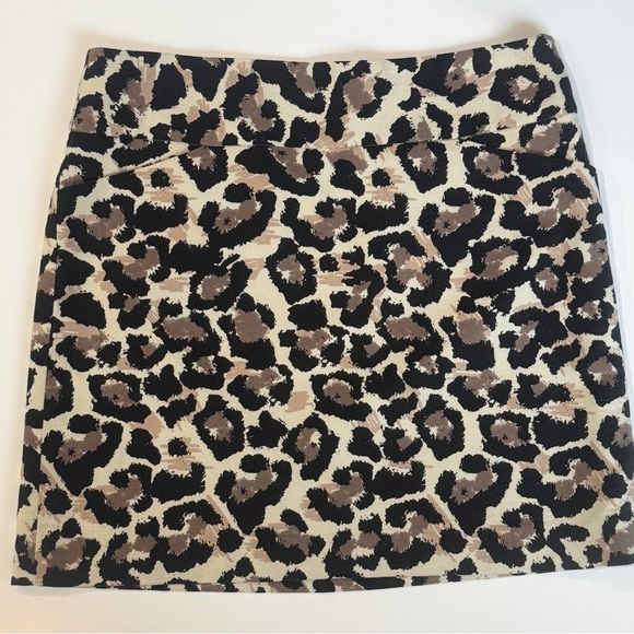 Ann Taylor Loft Animal print mini skirt ❤️ - Picture 3 of 8